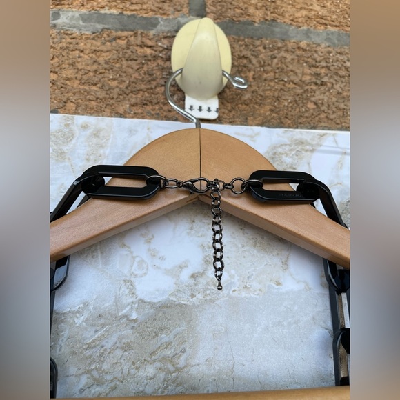 Rara Avis by Iris Apfel Resin Chain Link Necklace (Black) - Picture 5 of 6